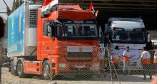 Caminhões entram na Faixa de Gaza com ajuda humanitária, em meio à guerra de Israel contra o Hamas na Palestina 21 outubro 2023