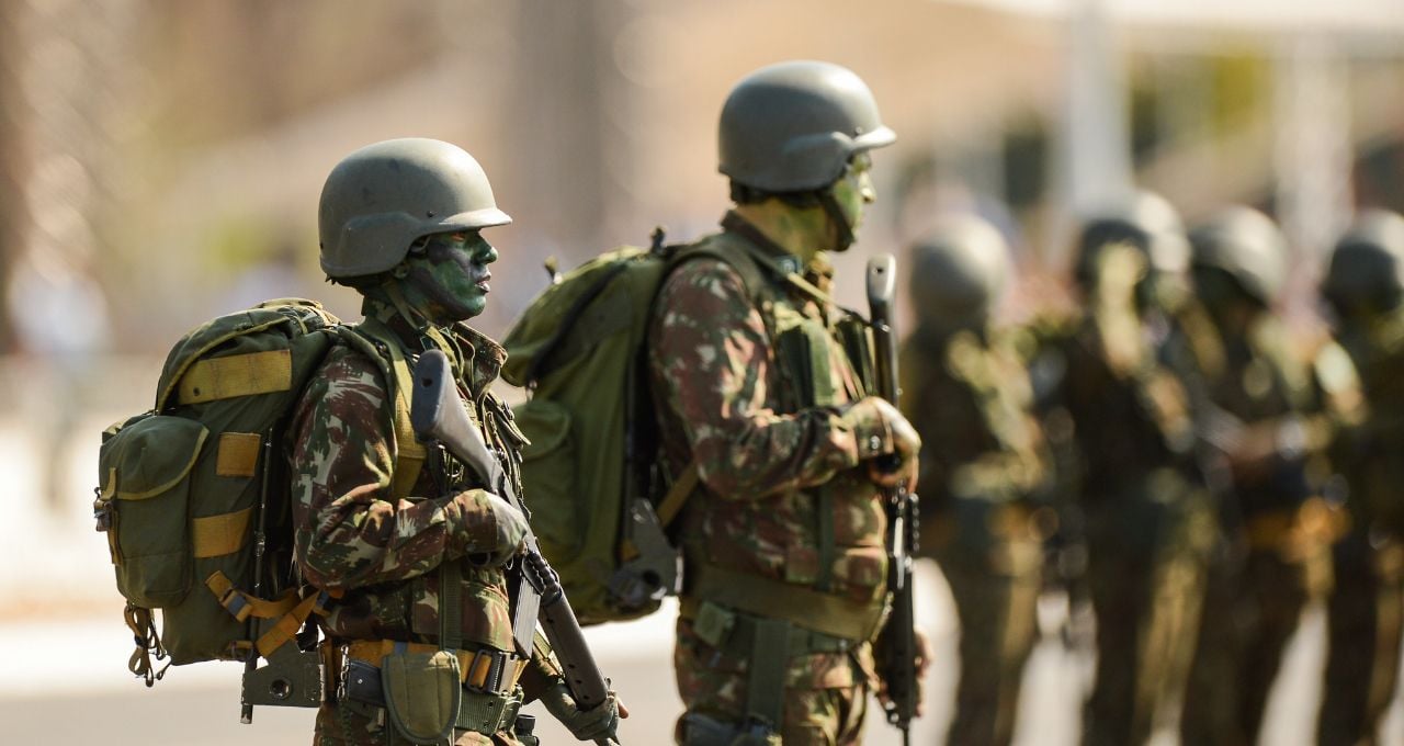 A portaria regulamenta as compras e vendas de armas para os integrantes do Exército