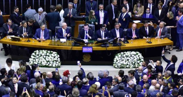 Em Sessão Solene, Congresso Nacional Promulga Reforma Tributária ...