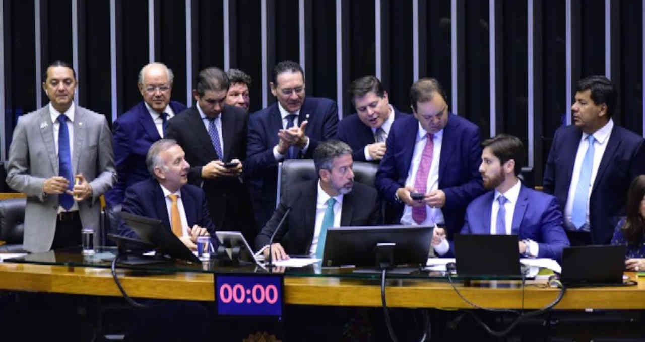 Reforma tributária aprovada Câmara Deputados dois turnos segue promulgação impostos PEC 45/19 Lula Arthur Lira Senado Rodrigo Pacheco Congresso impostos reformas
