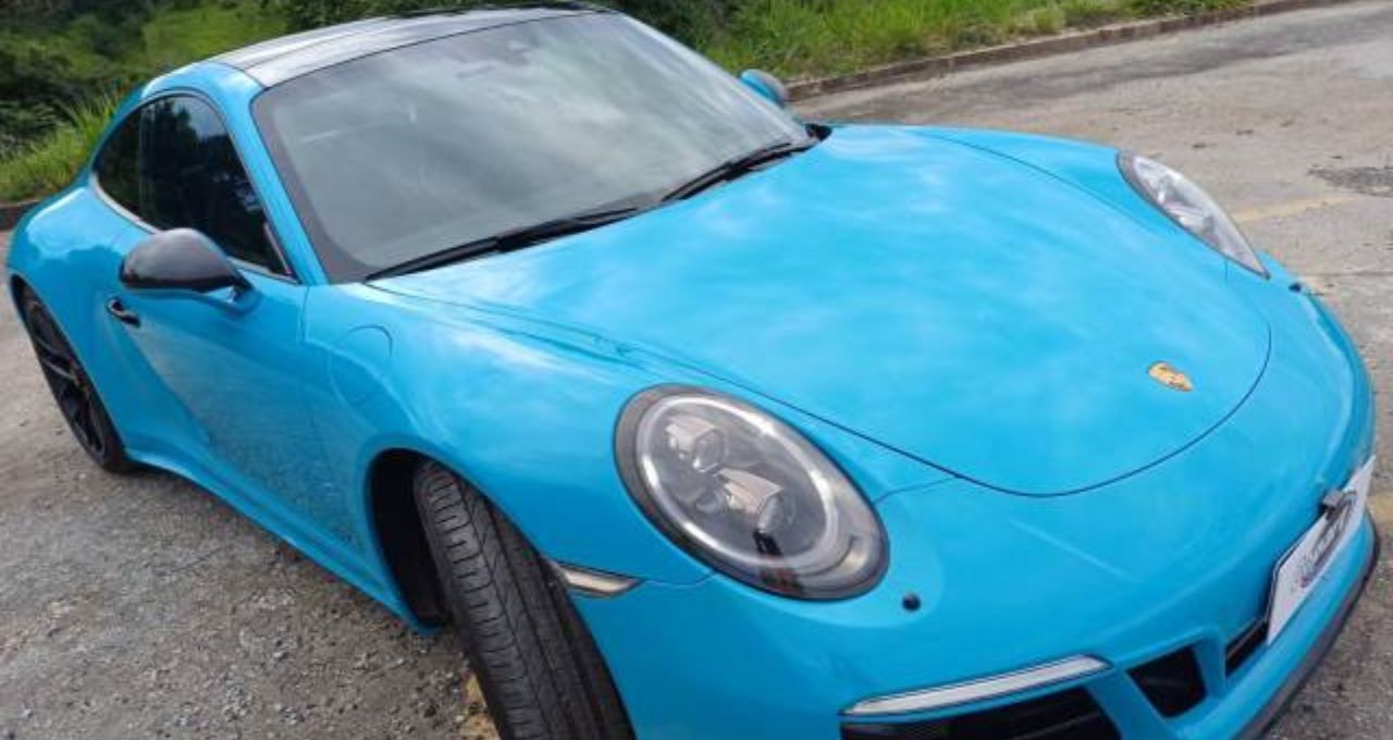 Leilão de carros esportivos tem Porsche 911 blindado; confira