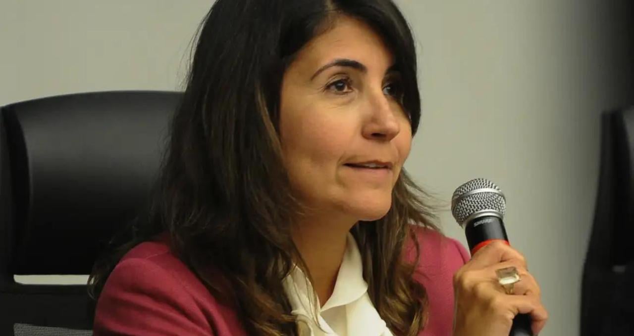 De executiva a ex-CFO da Petrobras: Conheça a trajetória de Andrea Almeida, uma das mulheres mais poderosas do mundo