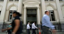 A força de Milei? BC da Argentina corta juros para 60% com otimismo sobre inflação