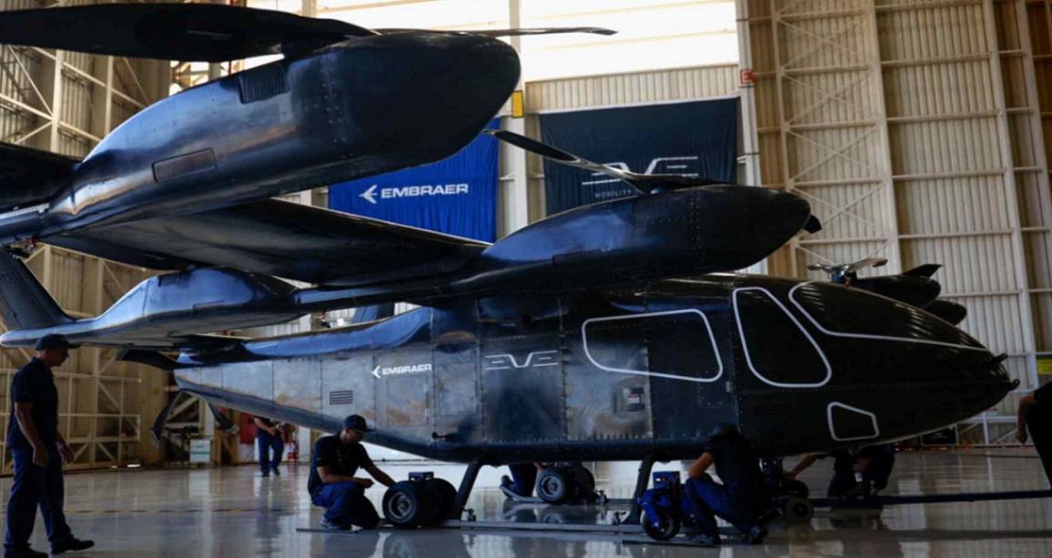 Protótipo em escala real do “táxi voador” desenvolvido pela fabricante de aeronaves elétricas Eve, do grupo Embraer, em evento em Gavião Peixoto (SP) 03/07/2024 REUTERS/Amanda Perobelli